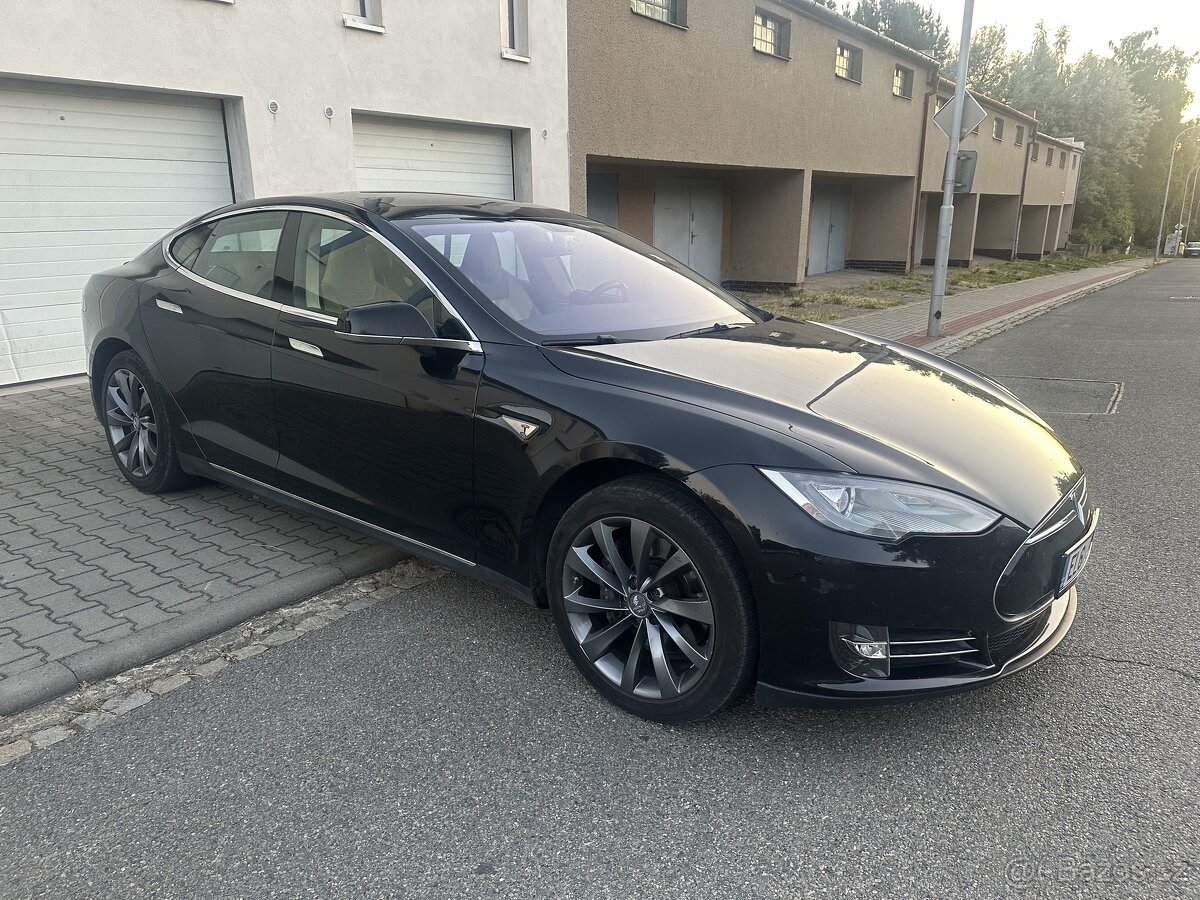 Tesla model S, P85, nabijeni zdarma - 4