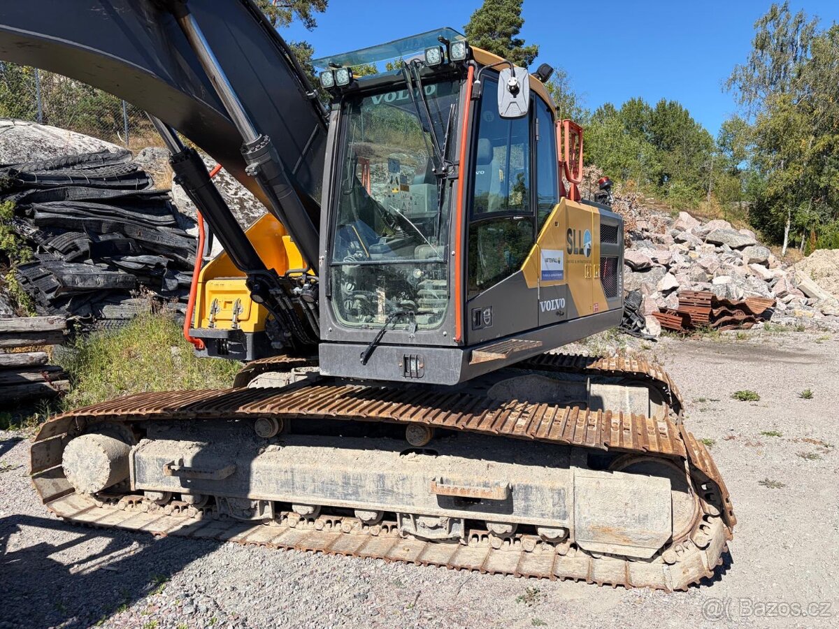 Pásový bagr Volvo EC 220 EL - 4