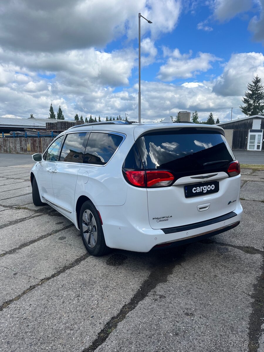 Chrysler Pacifica Hybrid Limited 2018 / 3.6 - 4