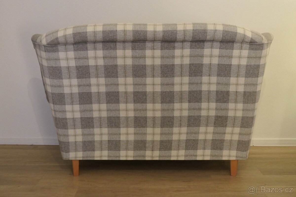 Dvoumístná pohovka - 4