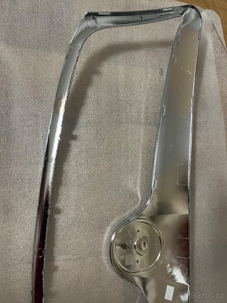 Chromový rámeček masky Octavie II - 4