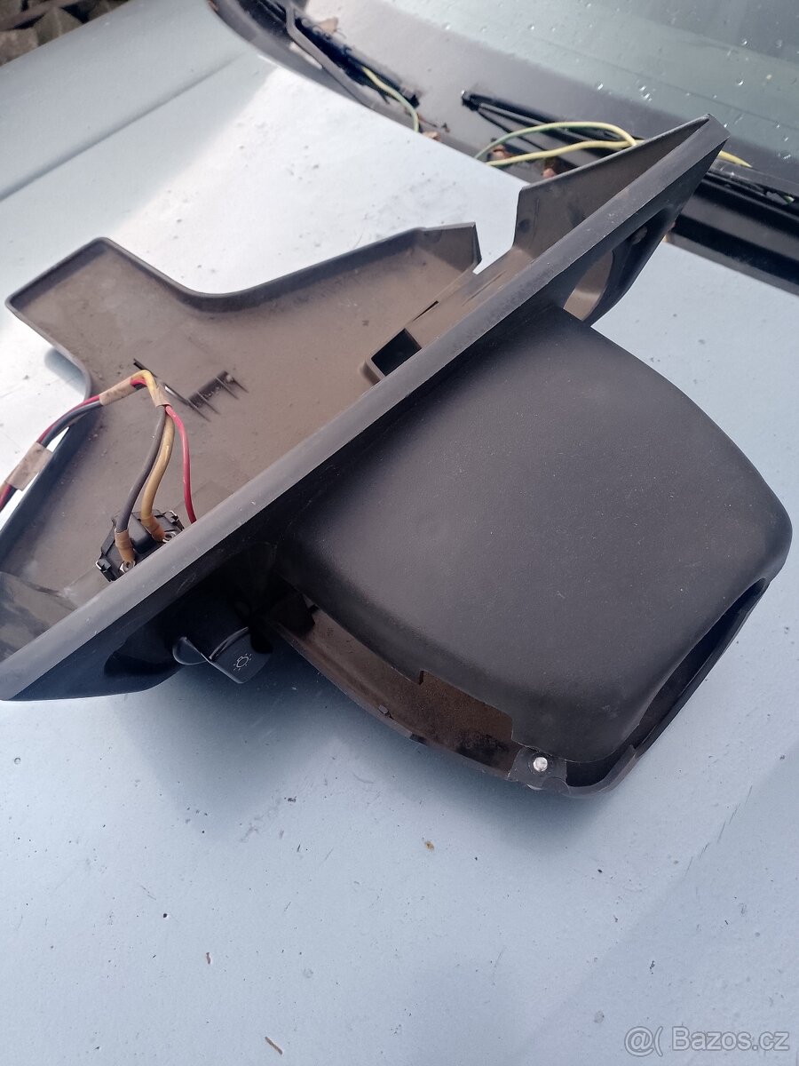 Škoda 105L 120L plast kolem volantu - 4