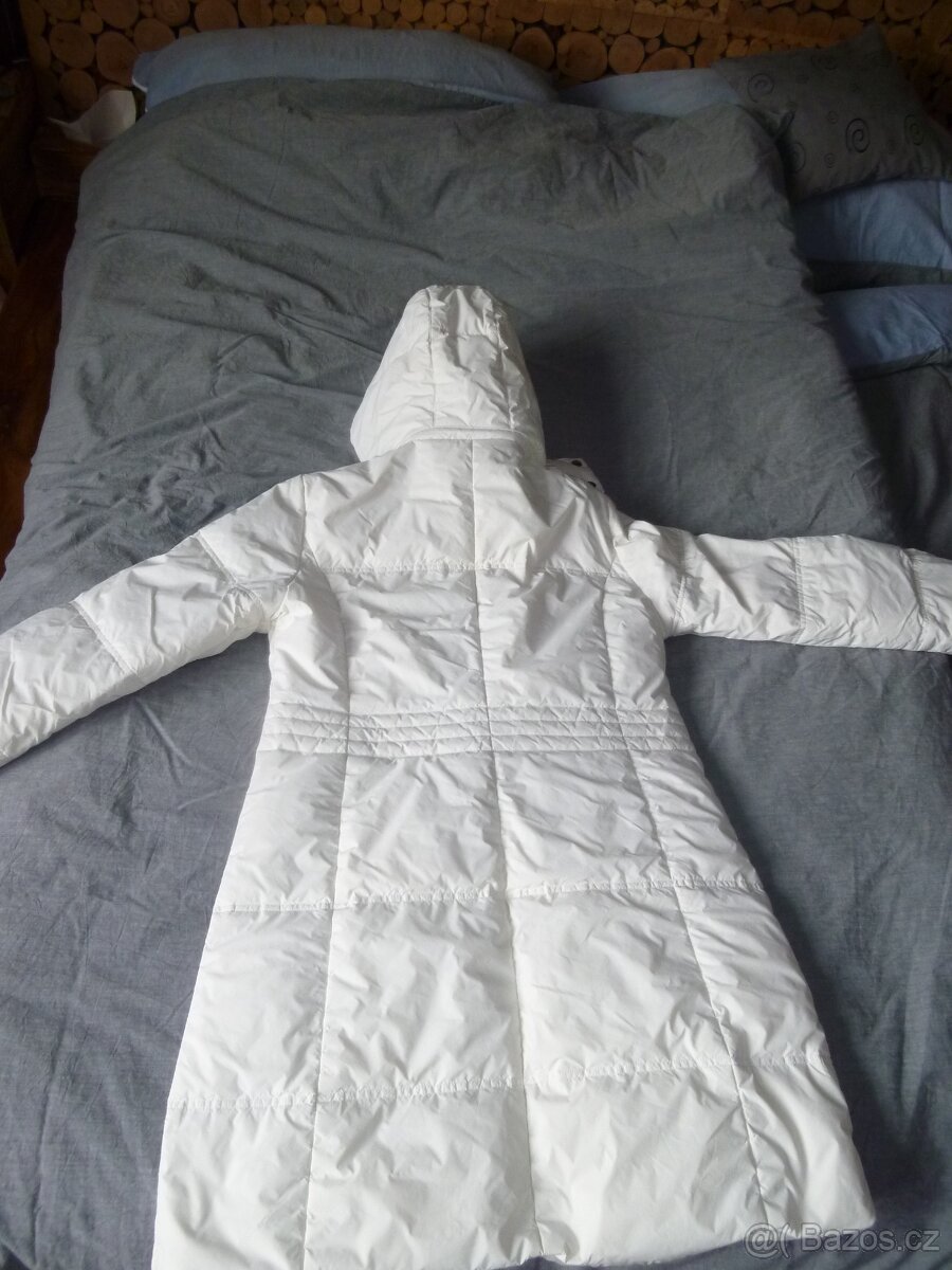 PRODÁM NÁDHERNOU PÉŘOVOU BÍLOU BUNDU KENVELO - 4