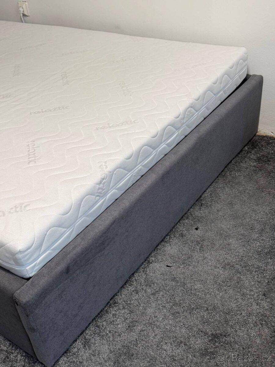 DVOJLŮŽKOVÁ POSTEL + MATRACE - 4