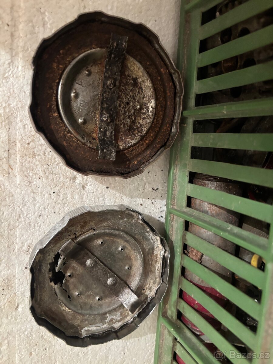 Víčko nádrže Jawa pérák - 4