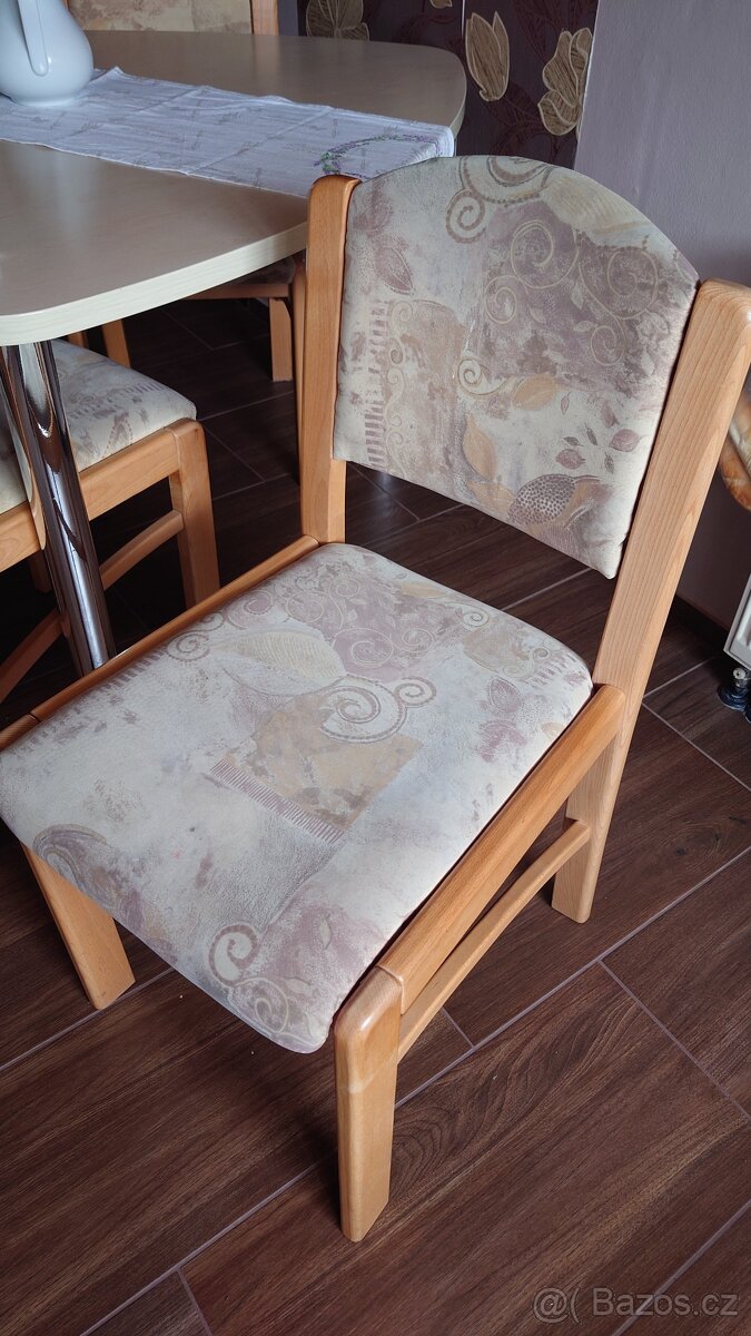 Jídelní stůl a 4 židle - 4