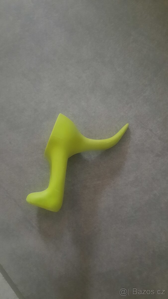 Ikea 2×poličky, 4 ×věšák - 4