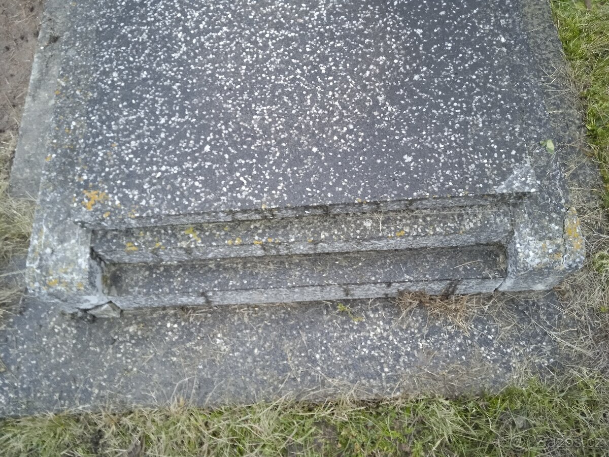 Rodinný hrob - 4