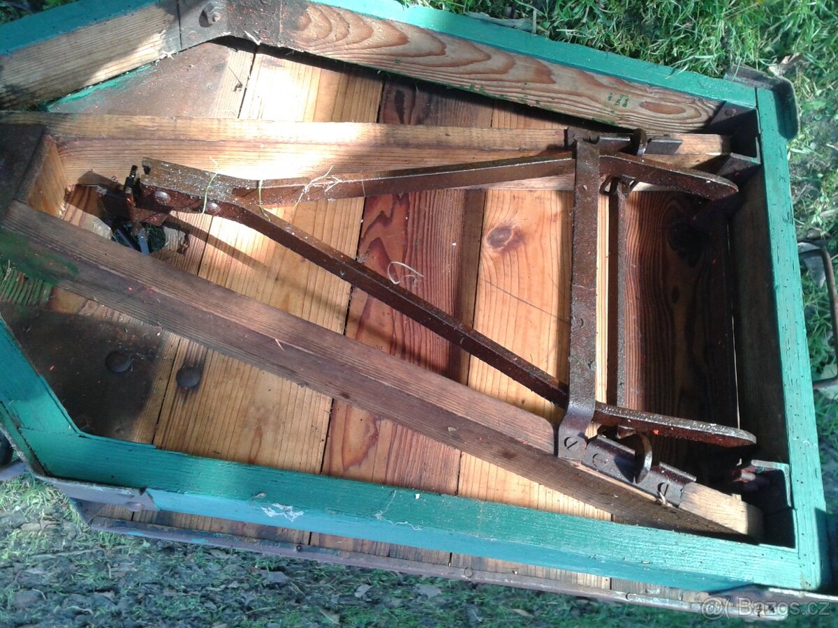 hospodářskou váhu /decimálka/ - 4