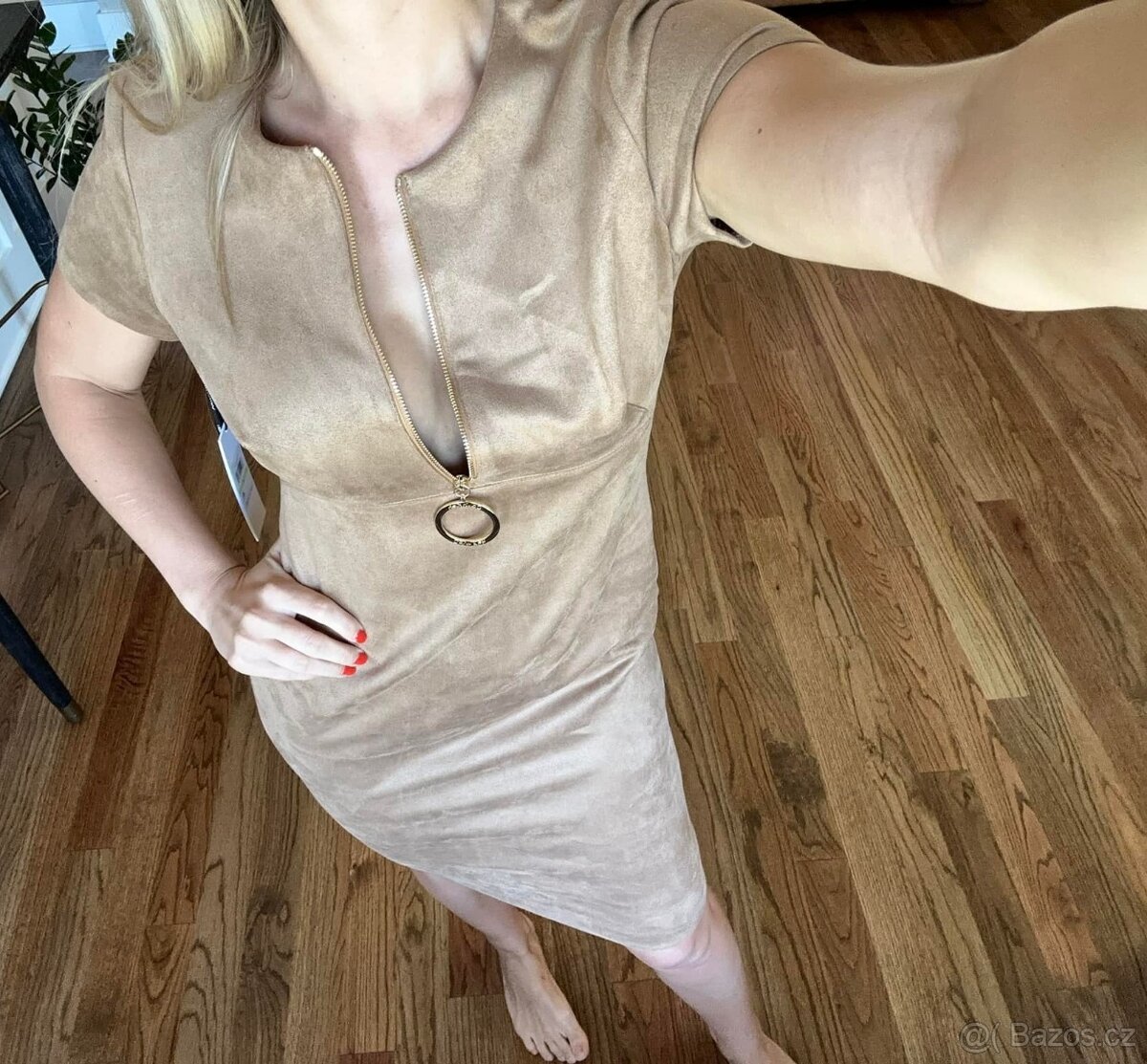 Semišové pouzdrové šaty Calvin Klein - 4