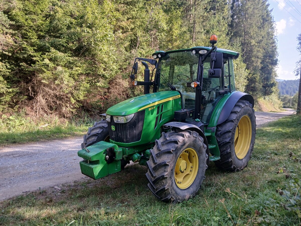 Traktor John deere 5100R - 4