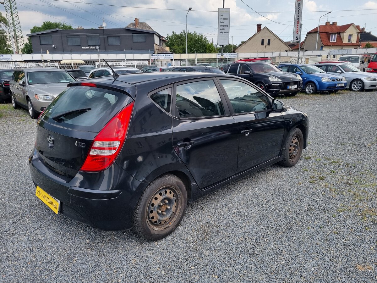 HYUNDAI i30 1.4i 80KW R.V.2011/1.MAJITEL - 4