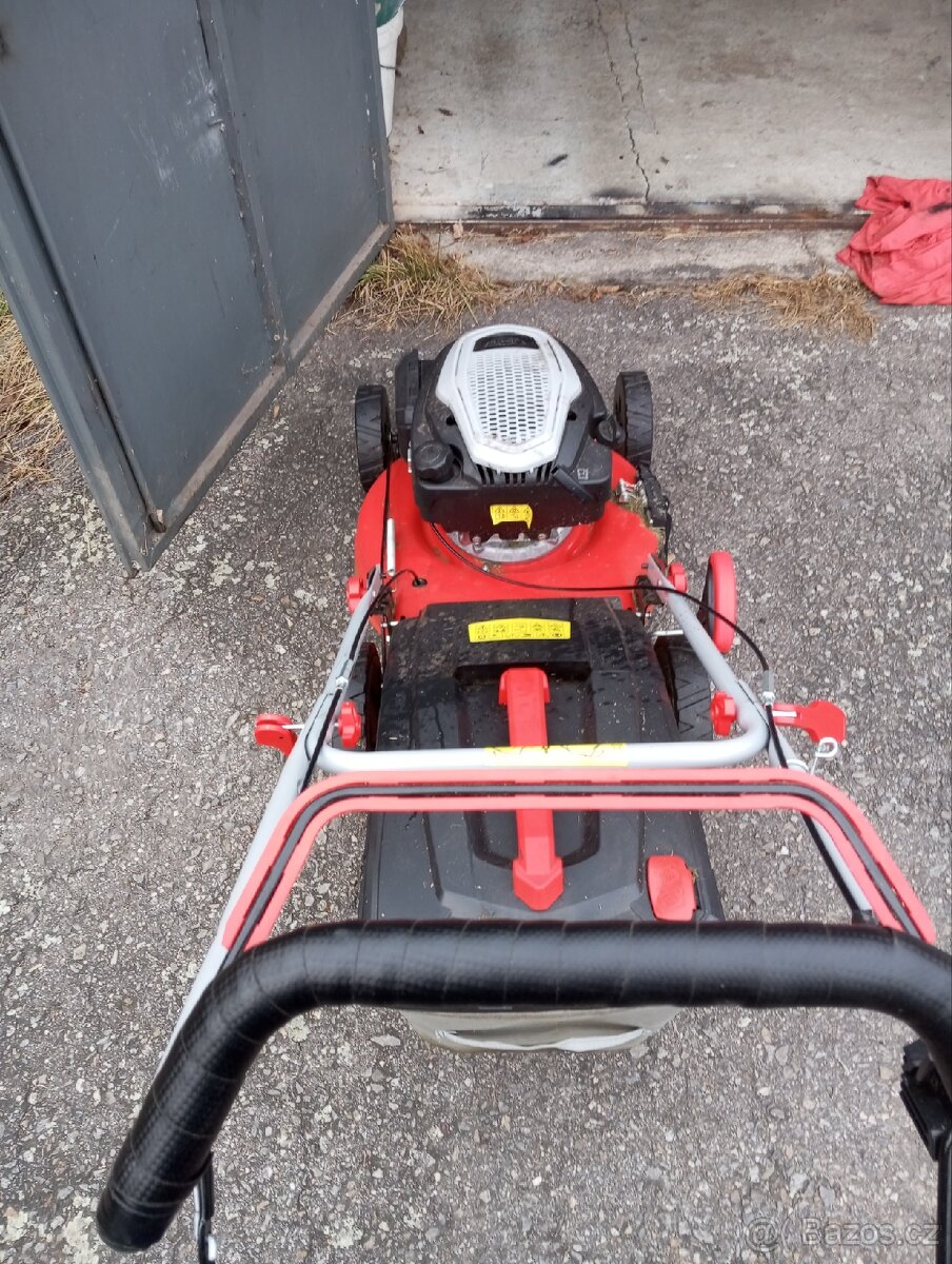 Sekačka HECHT s pojezdem - 4