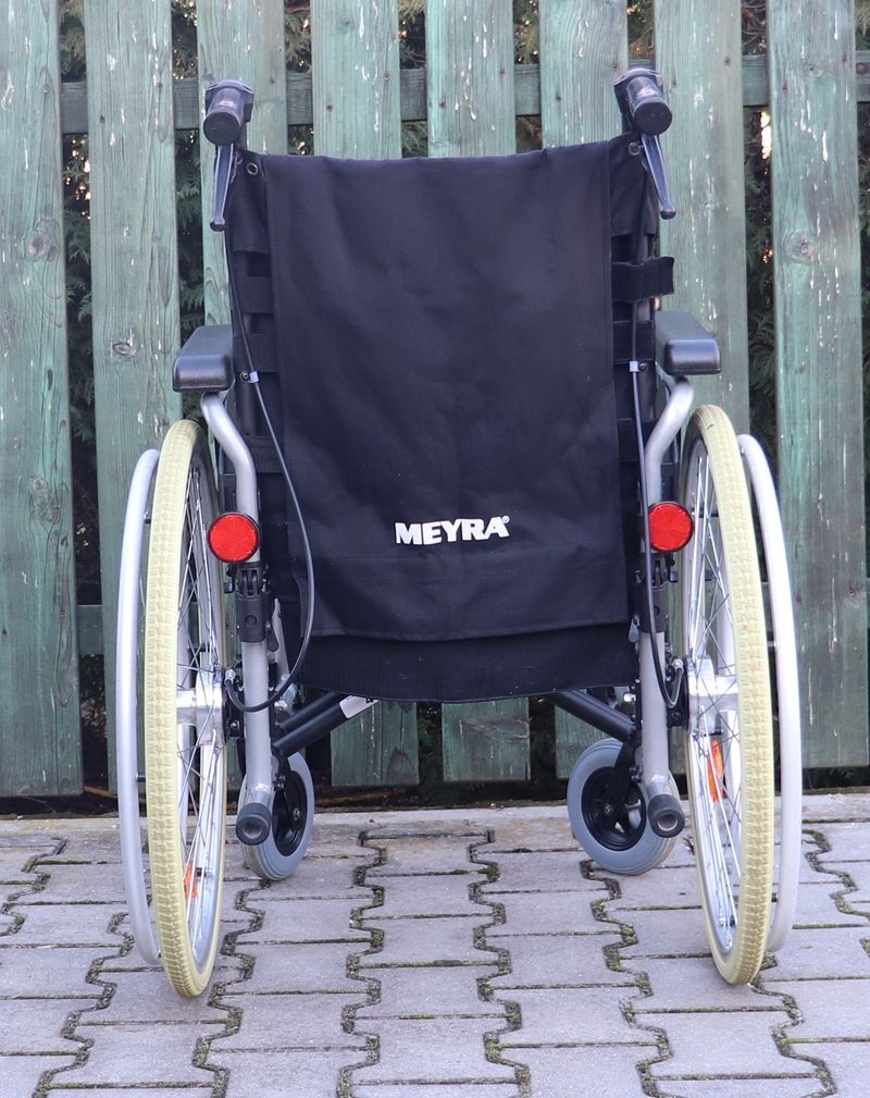023-Mechanický invalidní vozík Meyra. - 4