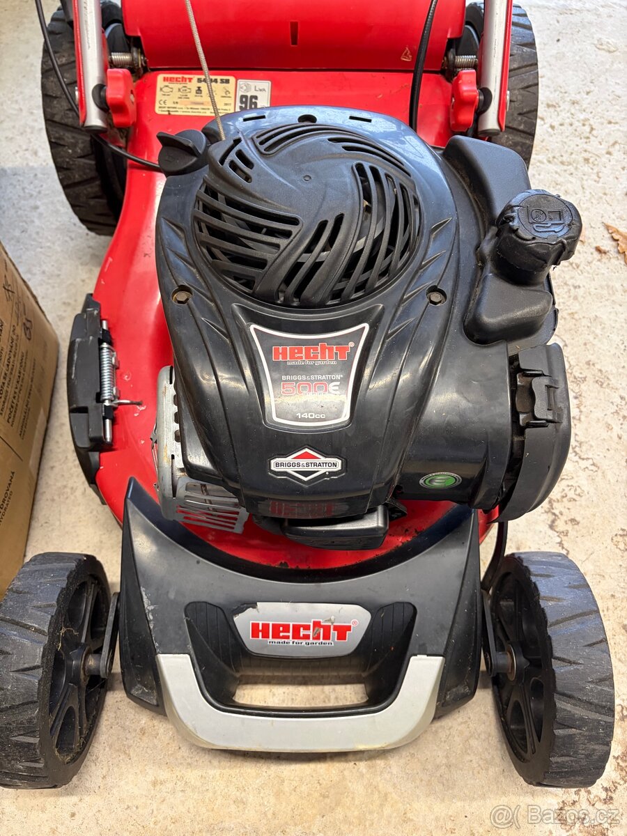 Benzínová sekačka s pojezdem HECHT - 4