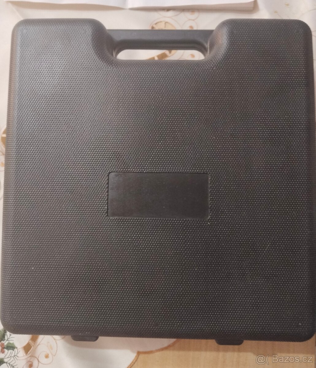 Profesionální bateriová příklepová vrtačka 18V - 4