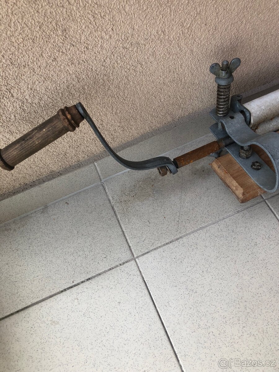 starý ruční německý mandl - 4