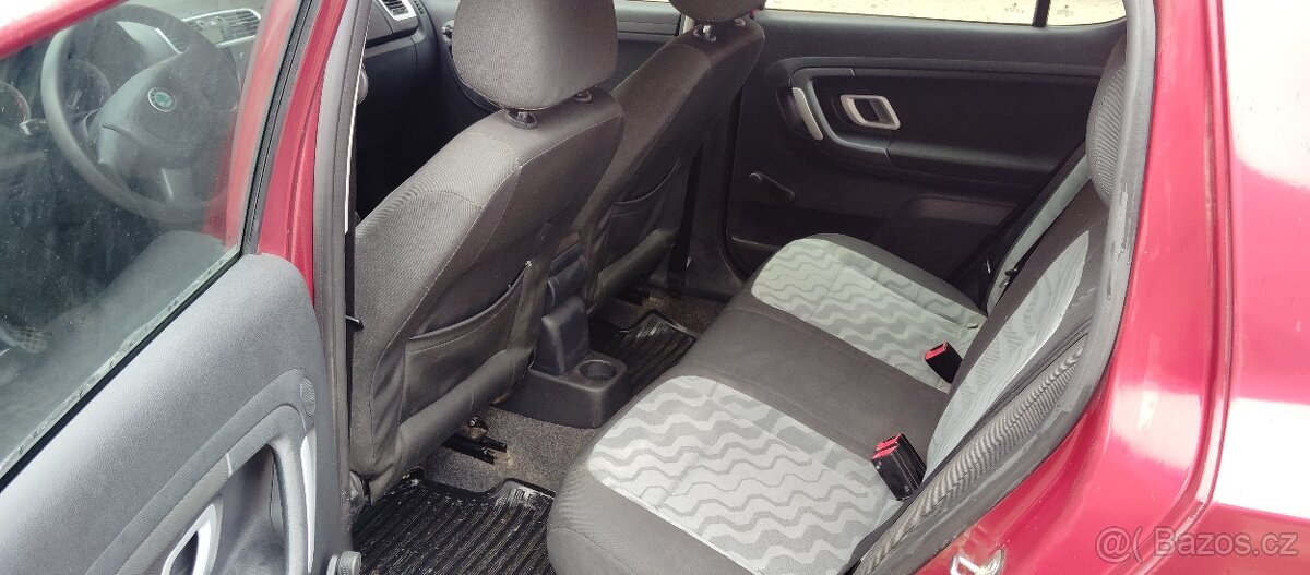 🚗 Škoda Fabia 1.4 - manuál – červená - 4