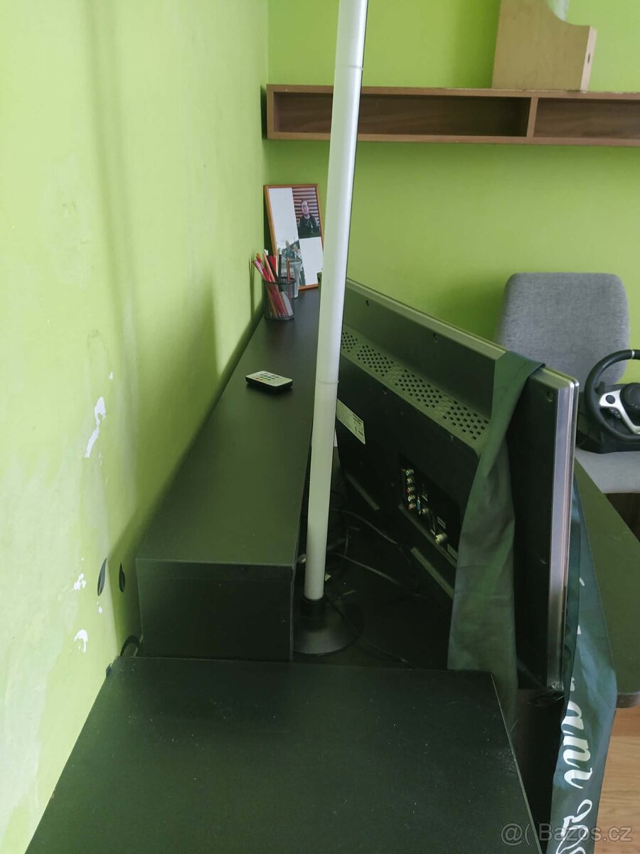 Prodám herní psací stůl - 4