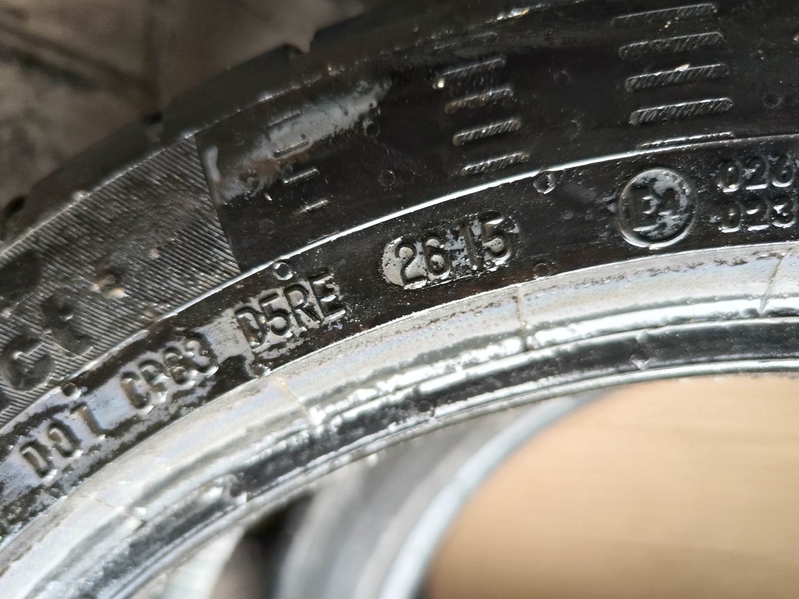 17"sada letních pneu Ćontinental 215/45/17 = 1000Kč/4ks - 4