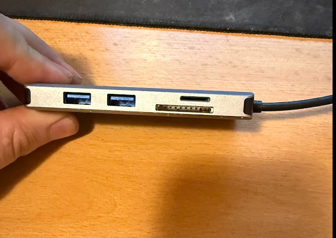 Prodám dokovací stanici 8v1 - 4