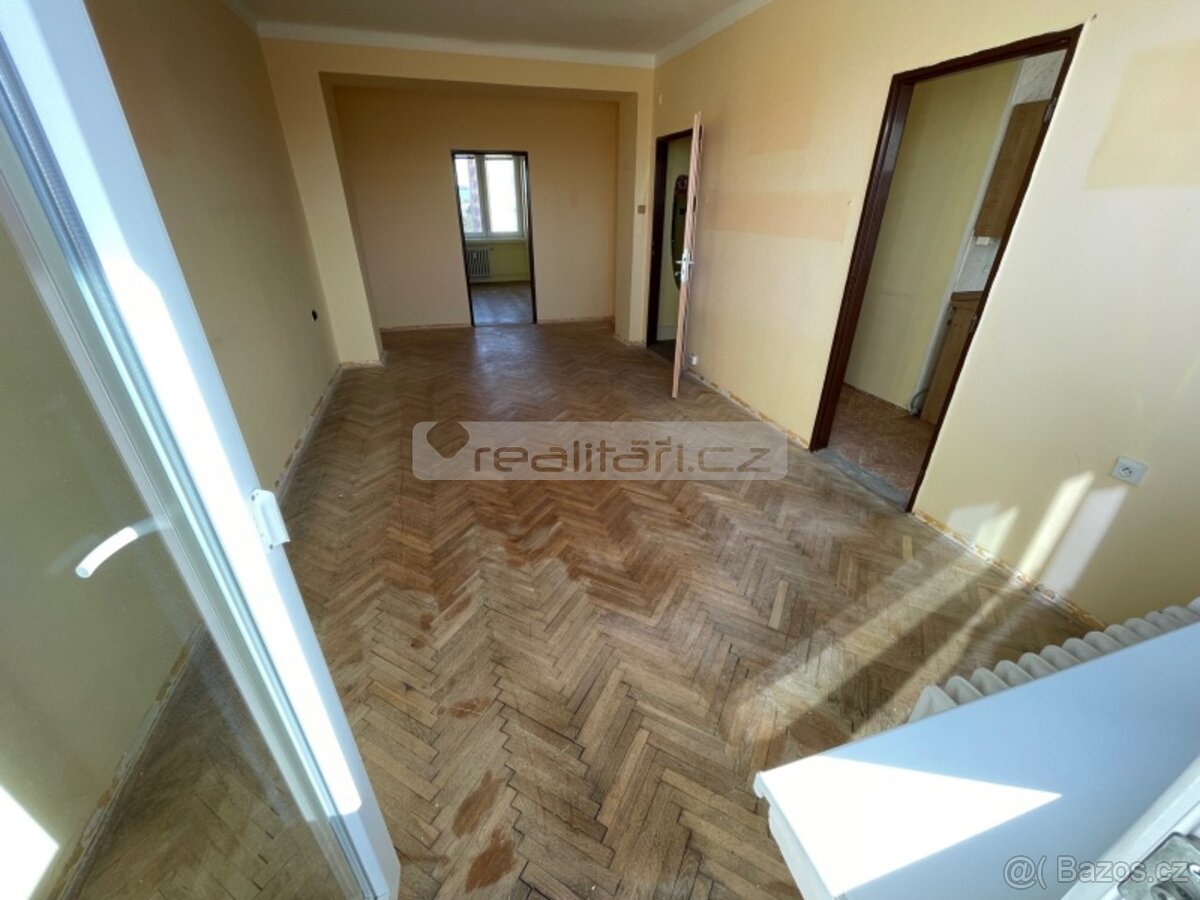 Prodej slunného bytu 2+1 s balkonem s krásným výhledem, Plze - 4