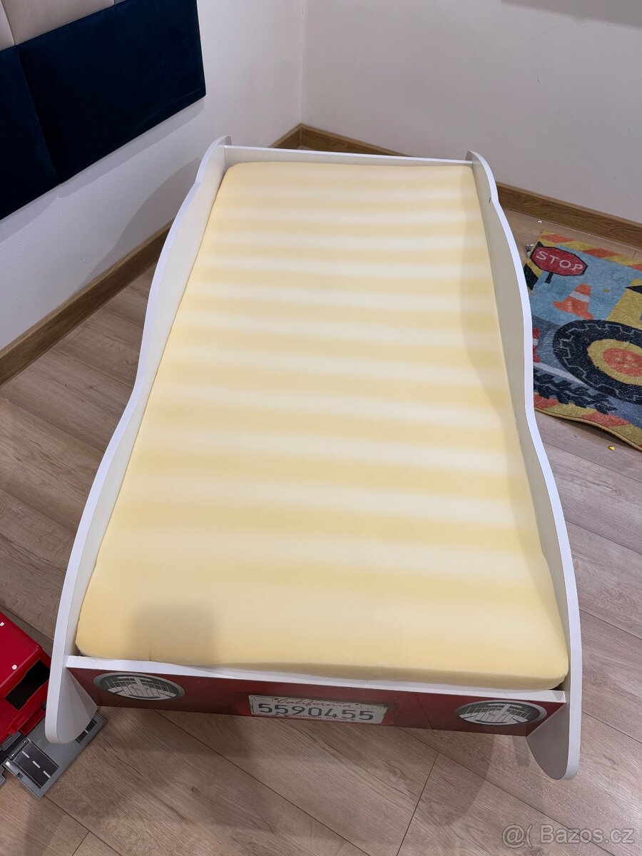 Dětská postel ve tvaru závodního auta - 4