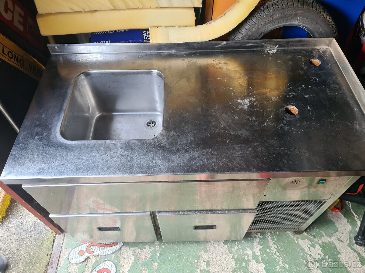 Saladeta se zásuvkami. - 4