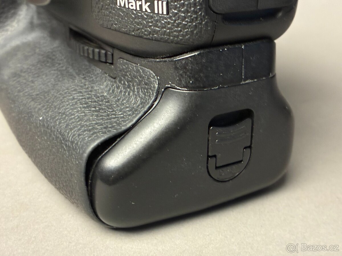 Canon EOS Mark III 5D - 4