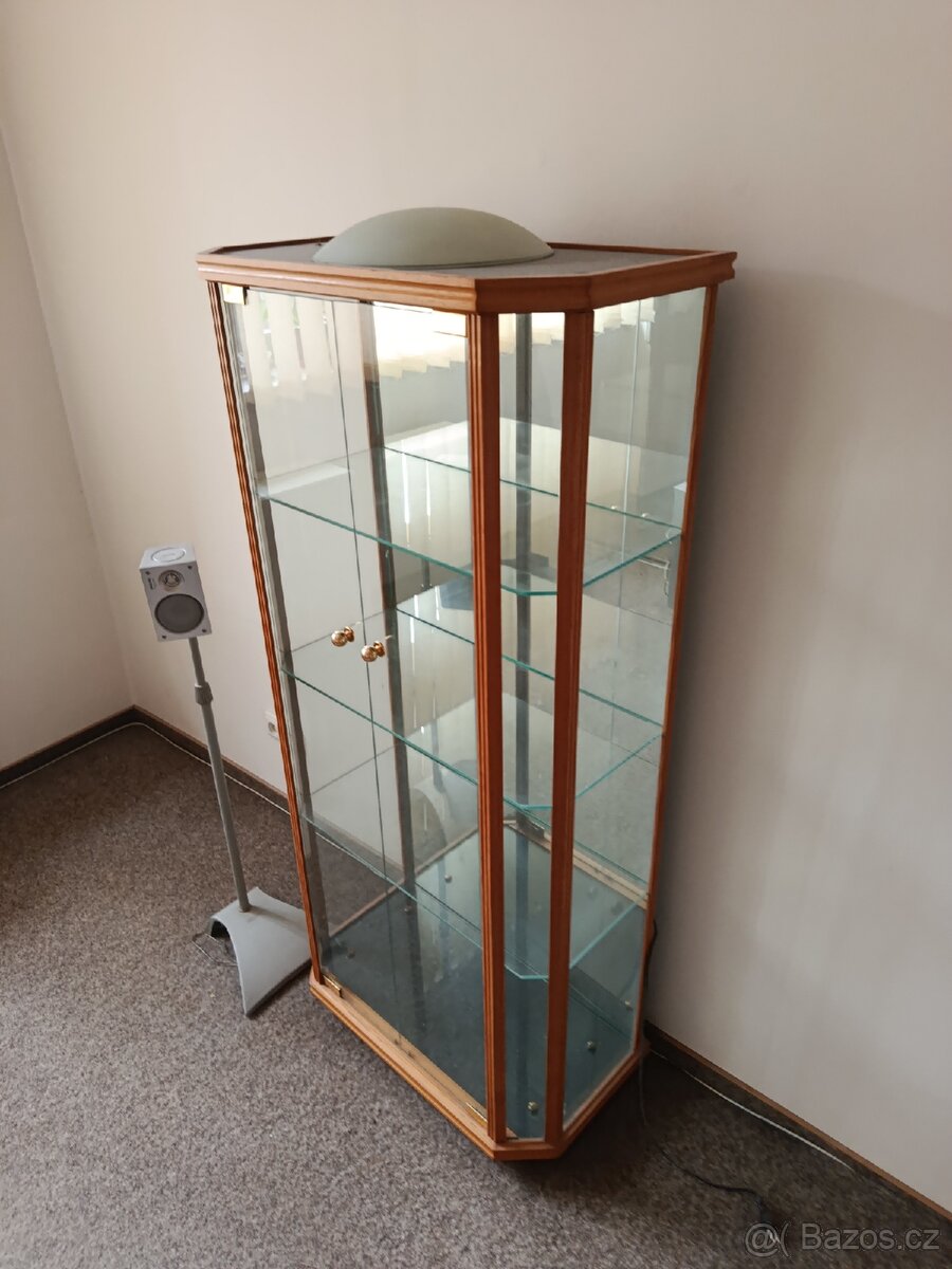 Vitrína - 4