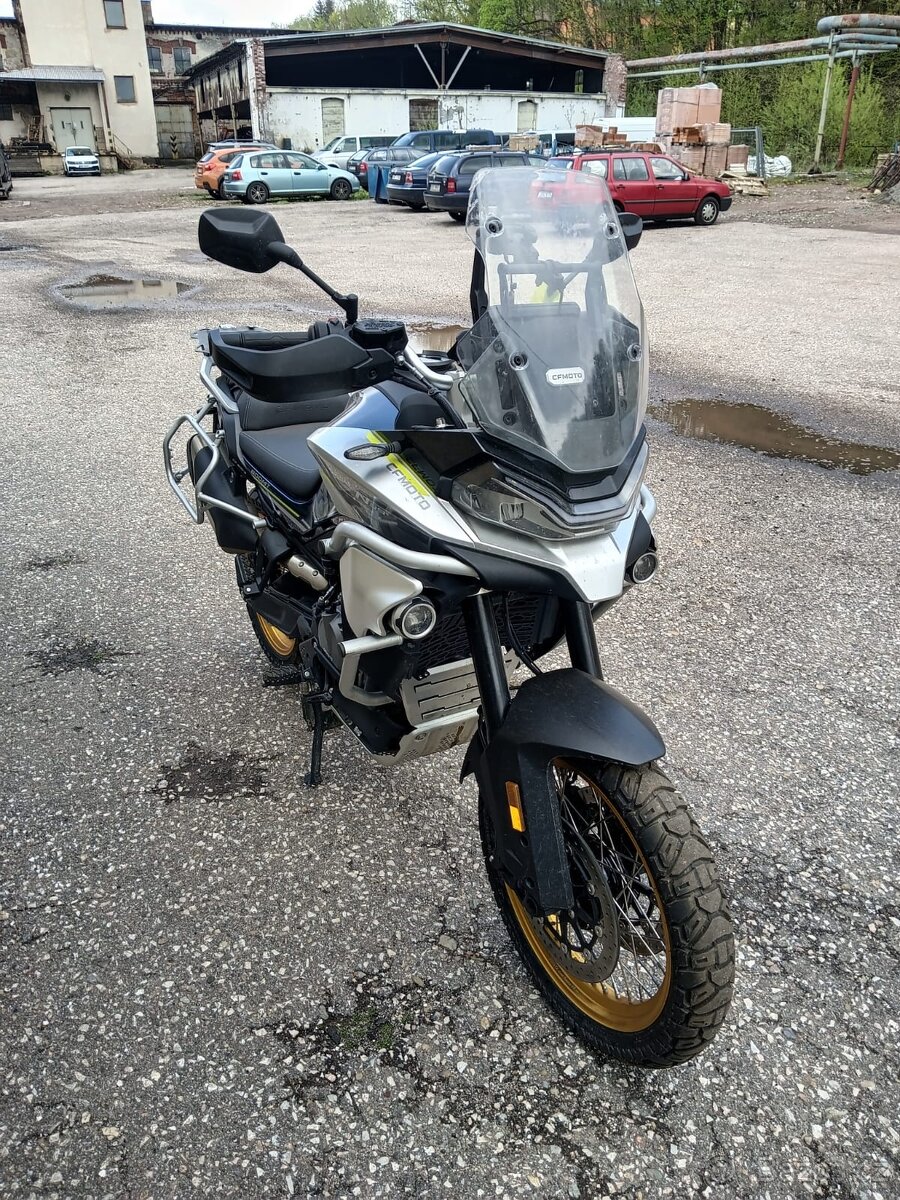 CF Moto MT 800