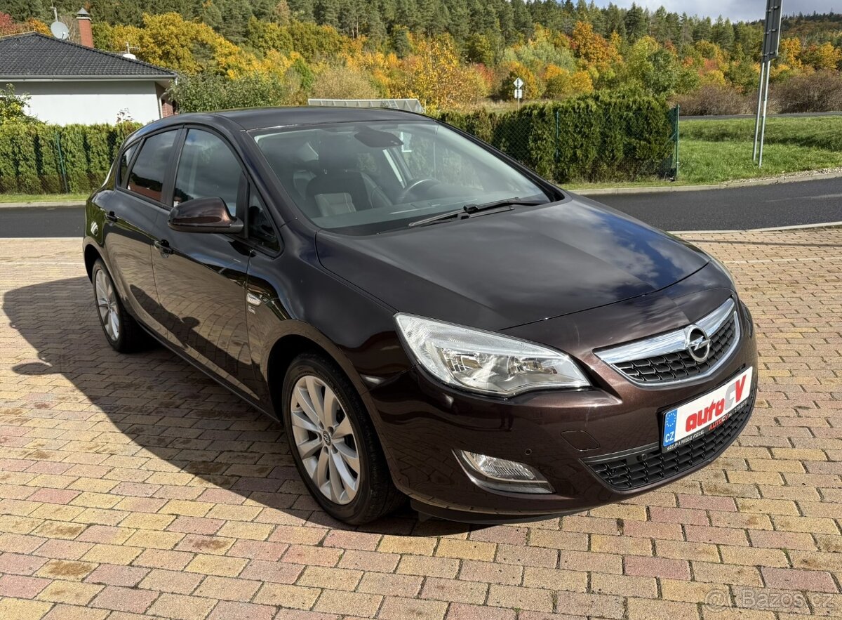 OPEL ASTRA J 1.4 T 103kW-2012-146.830KM-VÝHŘEV,AC-DOBRÝ STAV - 4