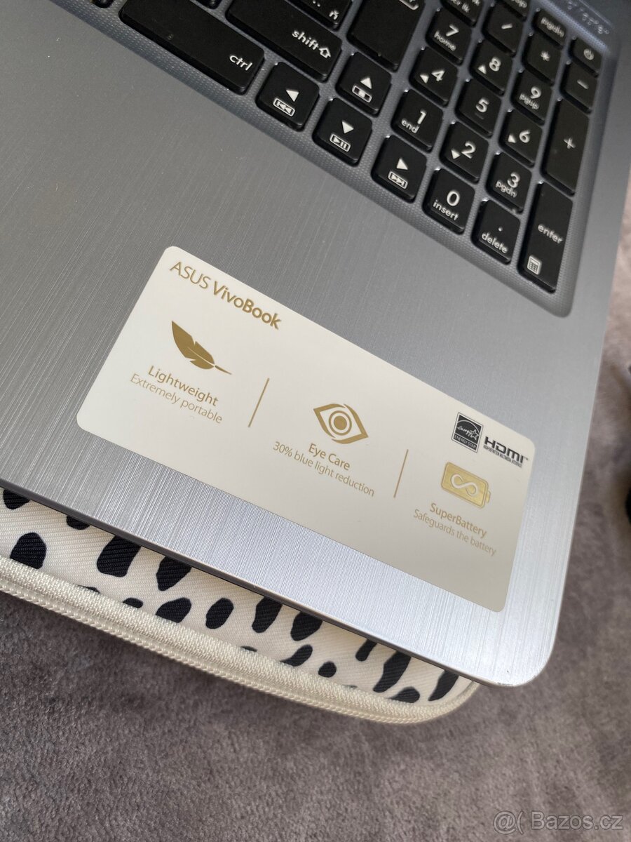 Prodám ASUS VivoBook 15 (SSD disk, Intel Core i3) - 4