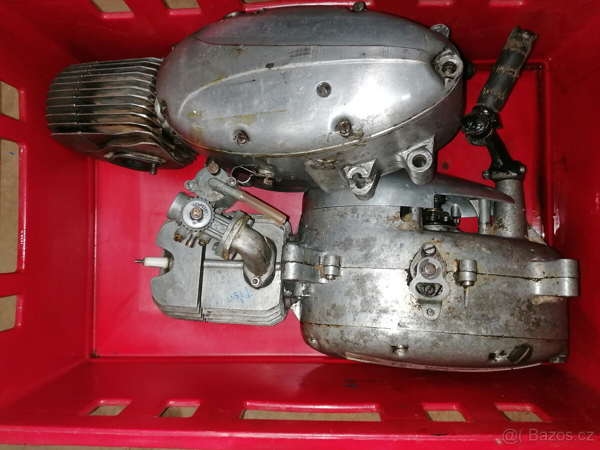 Motory Jawa, pionýr, 3.900 Kč celkem - 4