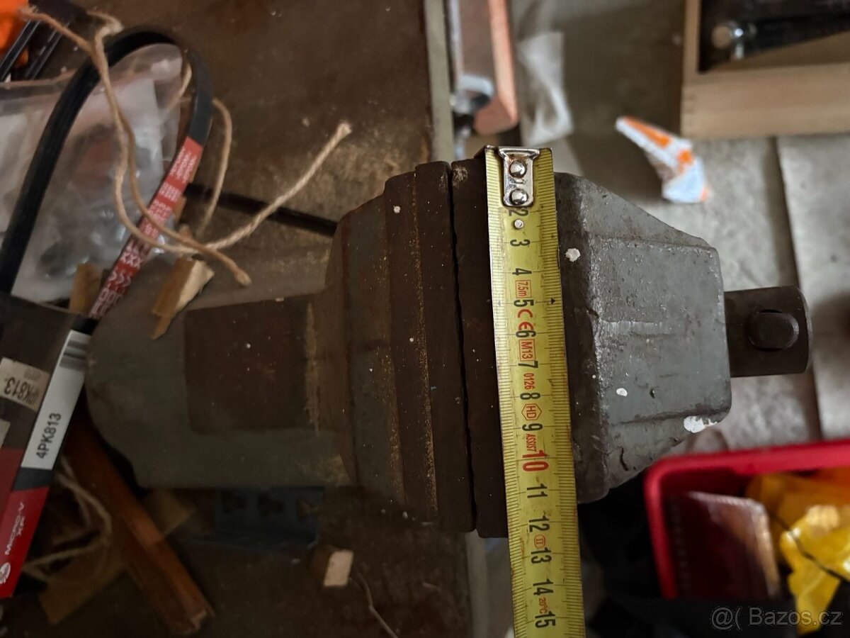 Dílenský pracovní stůl se svěrákem - 4