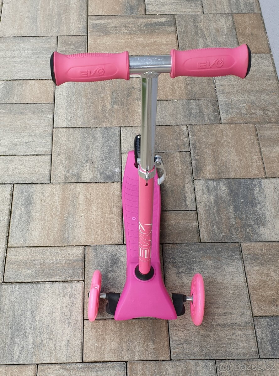 Dětská koloběžka, svítící kolečka - 4