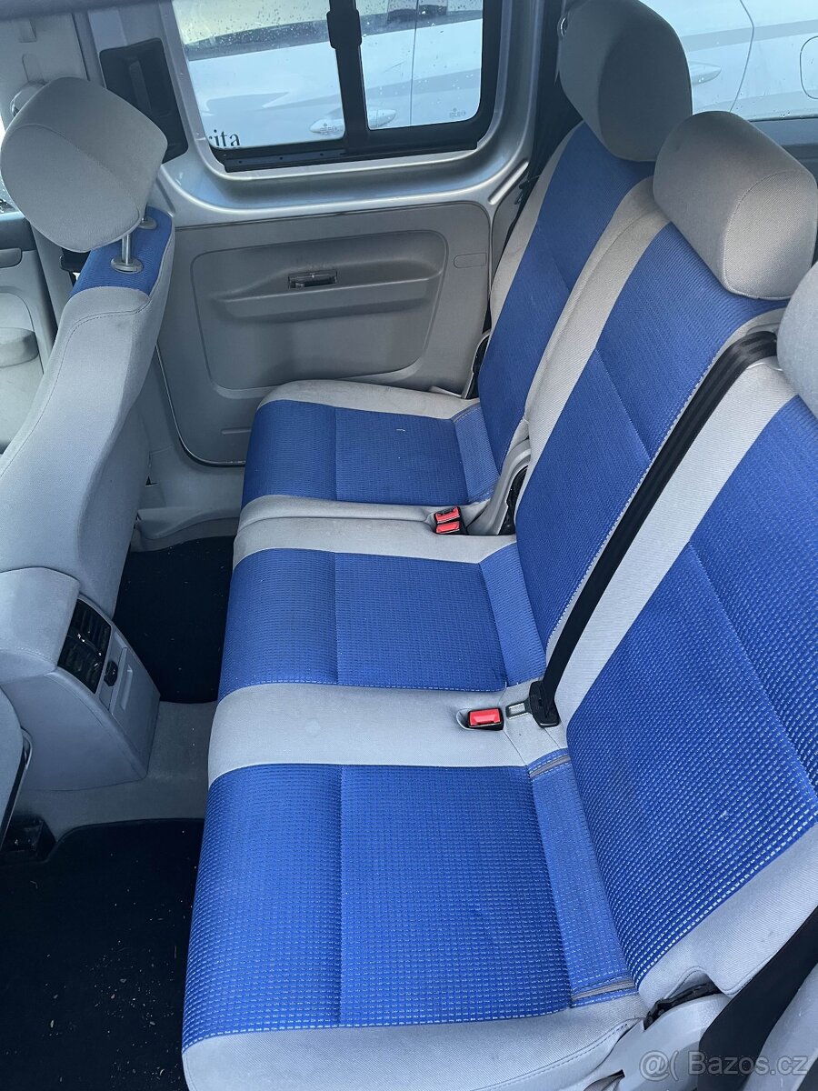 VW Caddy 7 míst - 4