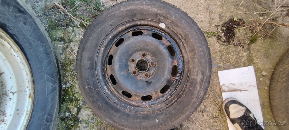 Kola Škoda Octavia I - 4