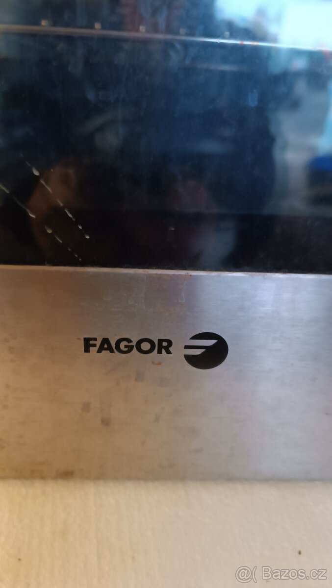 Vestavěná trouba varná deska a digistoř - 4