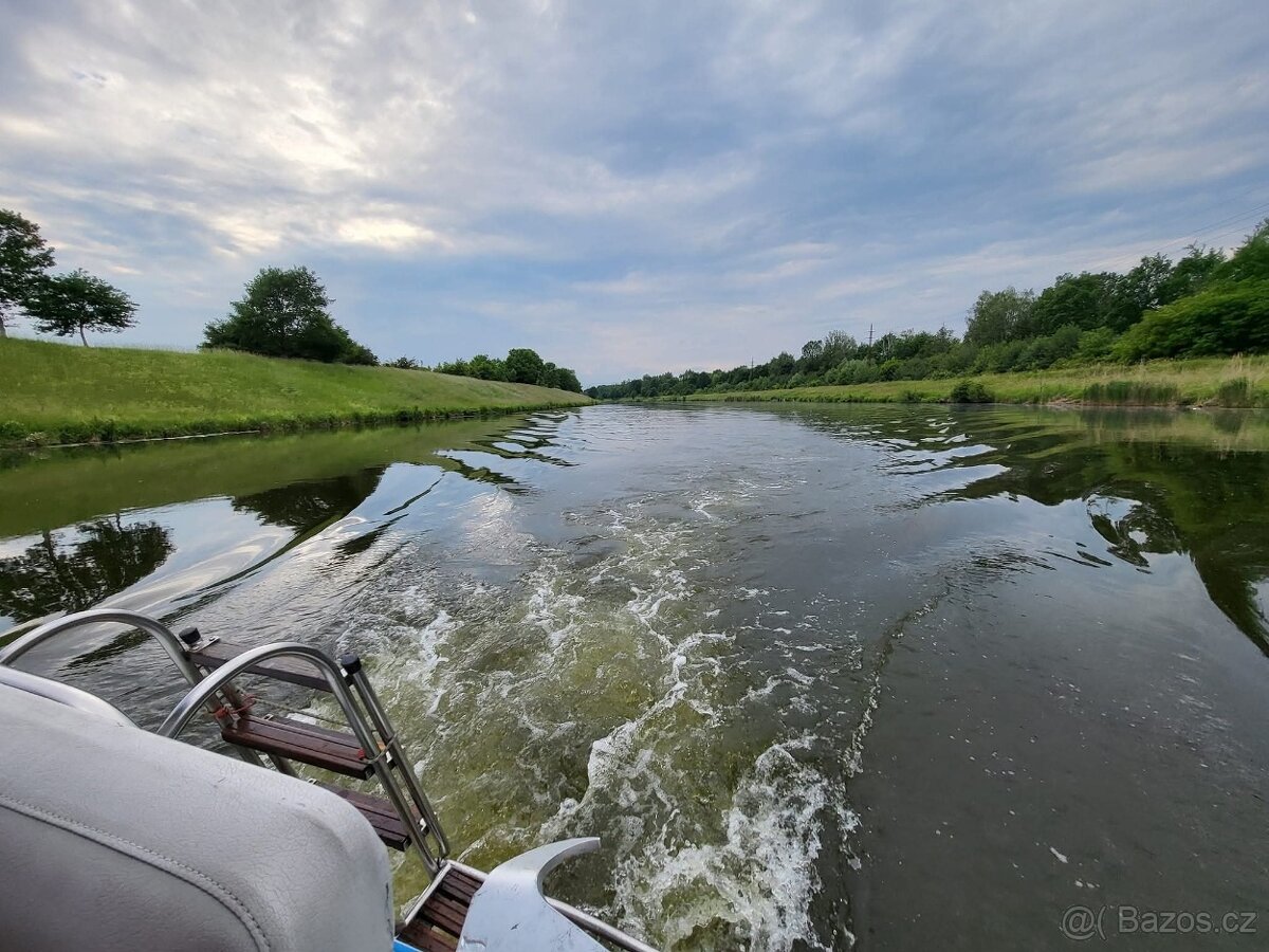 Kajutová motorová loď Draco 25 Twin Cab, zánovní vlek 3500Kg - 4