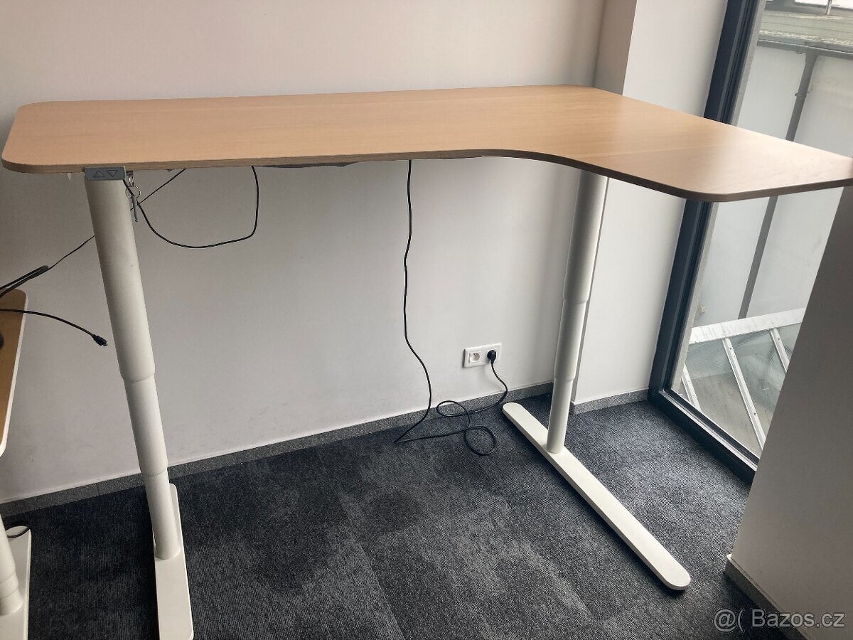 IKEA polohovatelný kancelářský stůl BEKANT pravý roh - 4