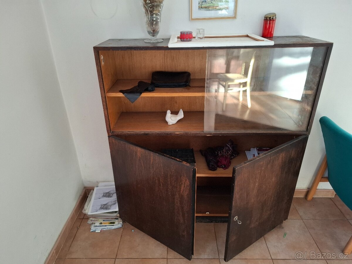 Skříně a sekretáře - 4