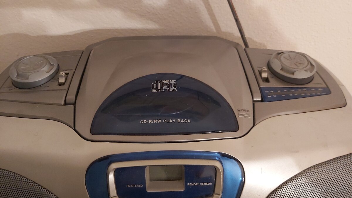 Prodam retrofešáka JVC - 4