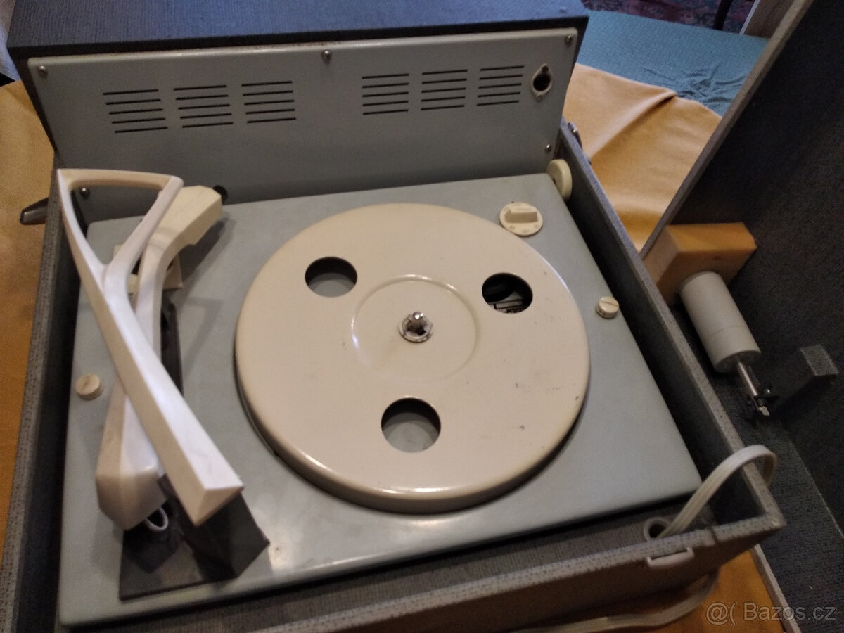 Gramofon - měnič SUPRAPHON GZ651 - 4