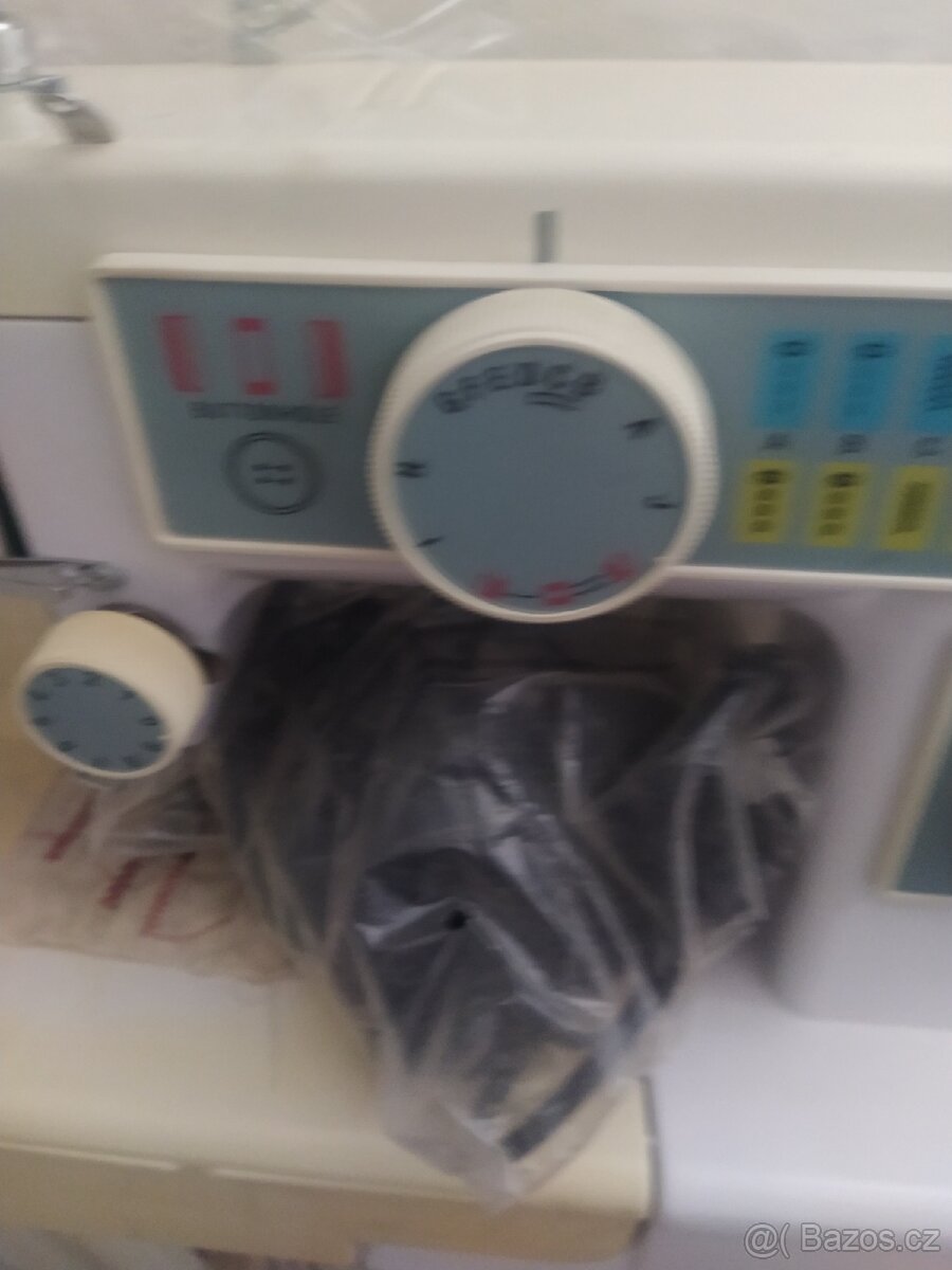 Prodám Šicí stroj - 4