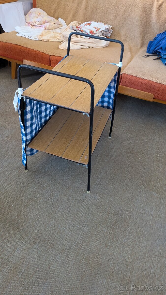 Stolek - 4