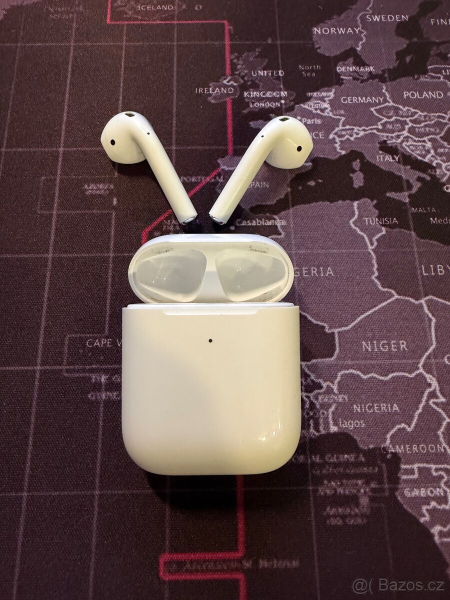Apple AirPods 2 s bezdrátovým nabíjecím pouzdrem - 4