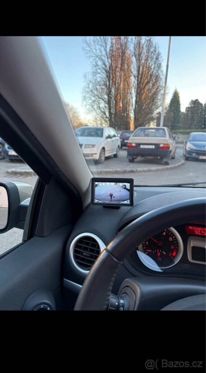 Renault Clio 1.2 Beznin s tažným zařízením - 4