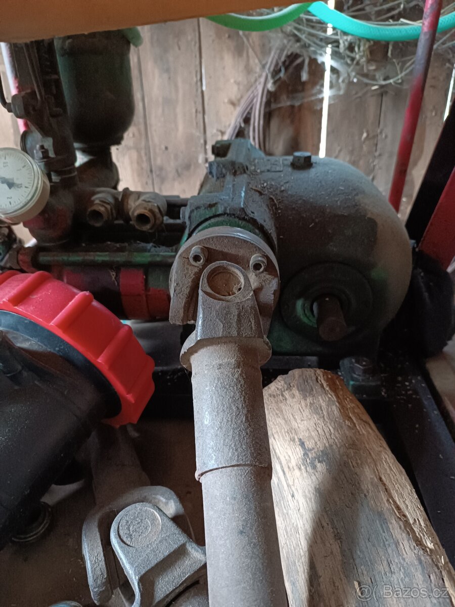 Nesený postřikovač. - 4