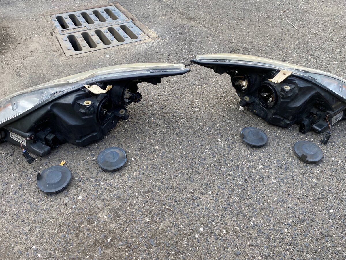 Přední světlomety Ford Focus MK2 – na díly - 4